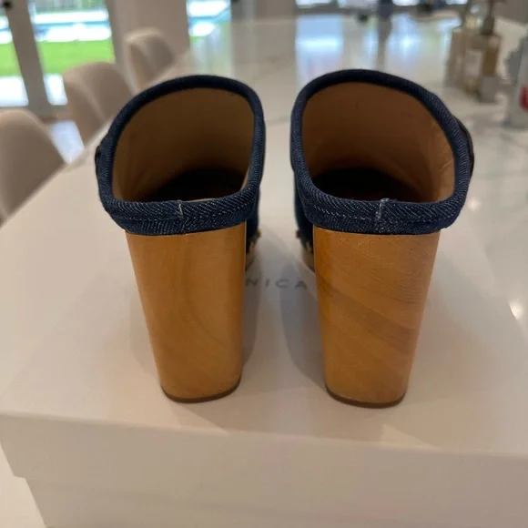 VERÓNICA BEARD BLUE SUADE CLOGS size 8.5 - Picture 5 of 7